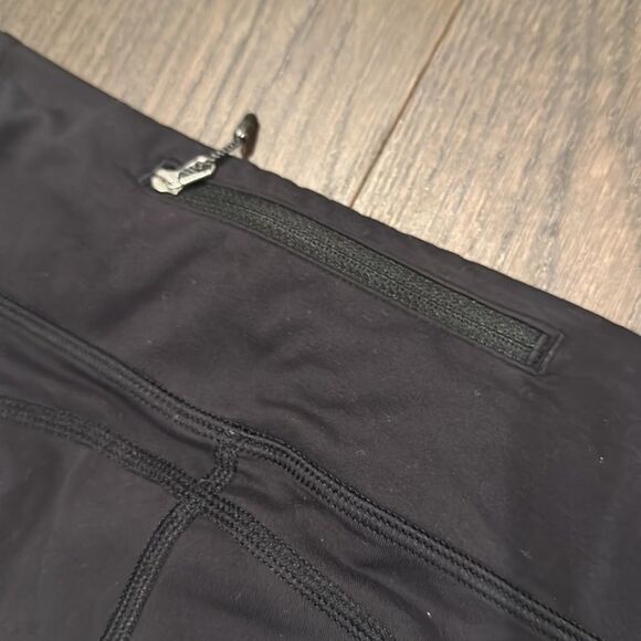 Lululemon Black Cropped Leggings - Size 8 - Picture 6 of 6